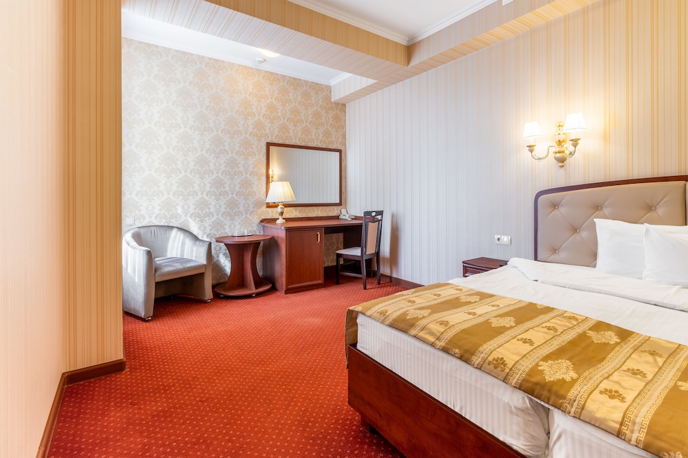 Regency Hotel 17/49