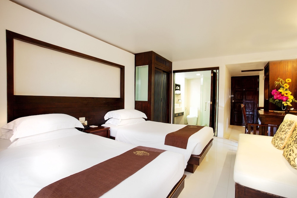 SAFARI BEACH HOTEL 18/48