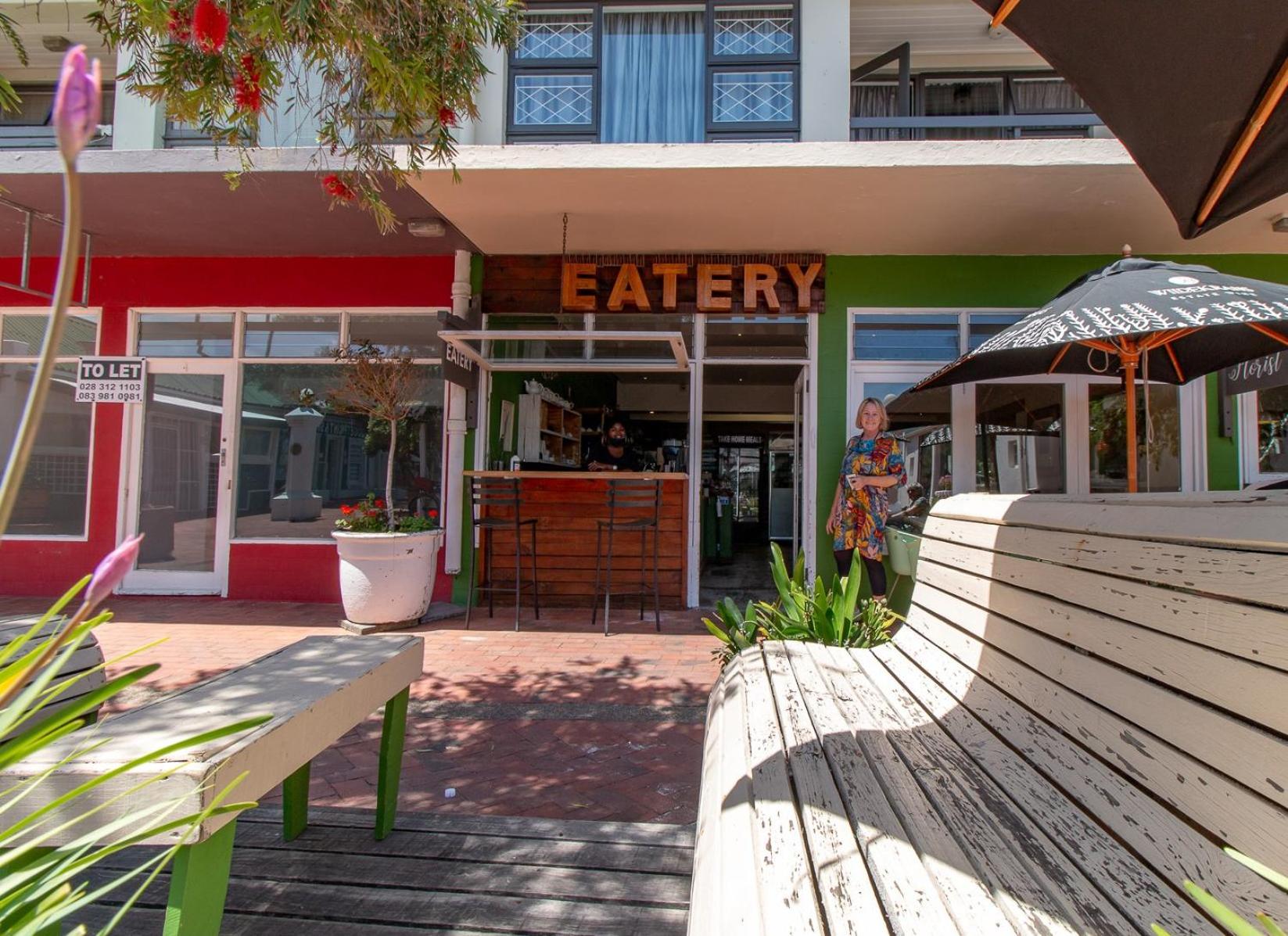 Twenty Four 17 Inn Hotel 3/42