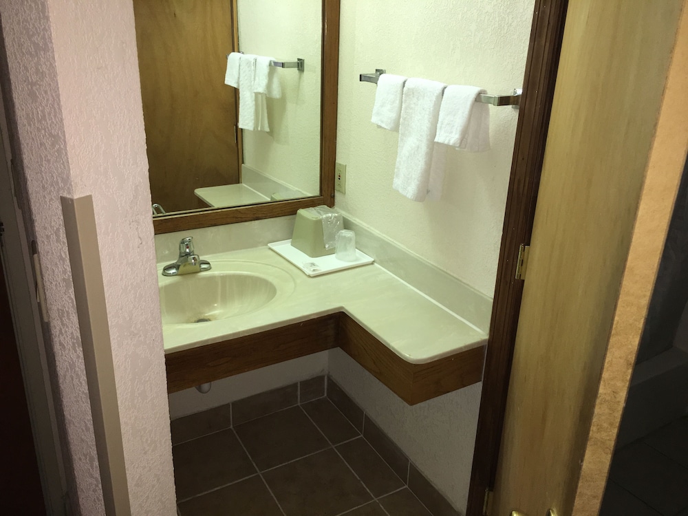 Days Inn by Wyndham Thomson 27/27