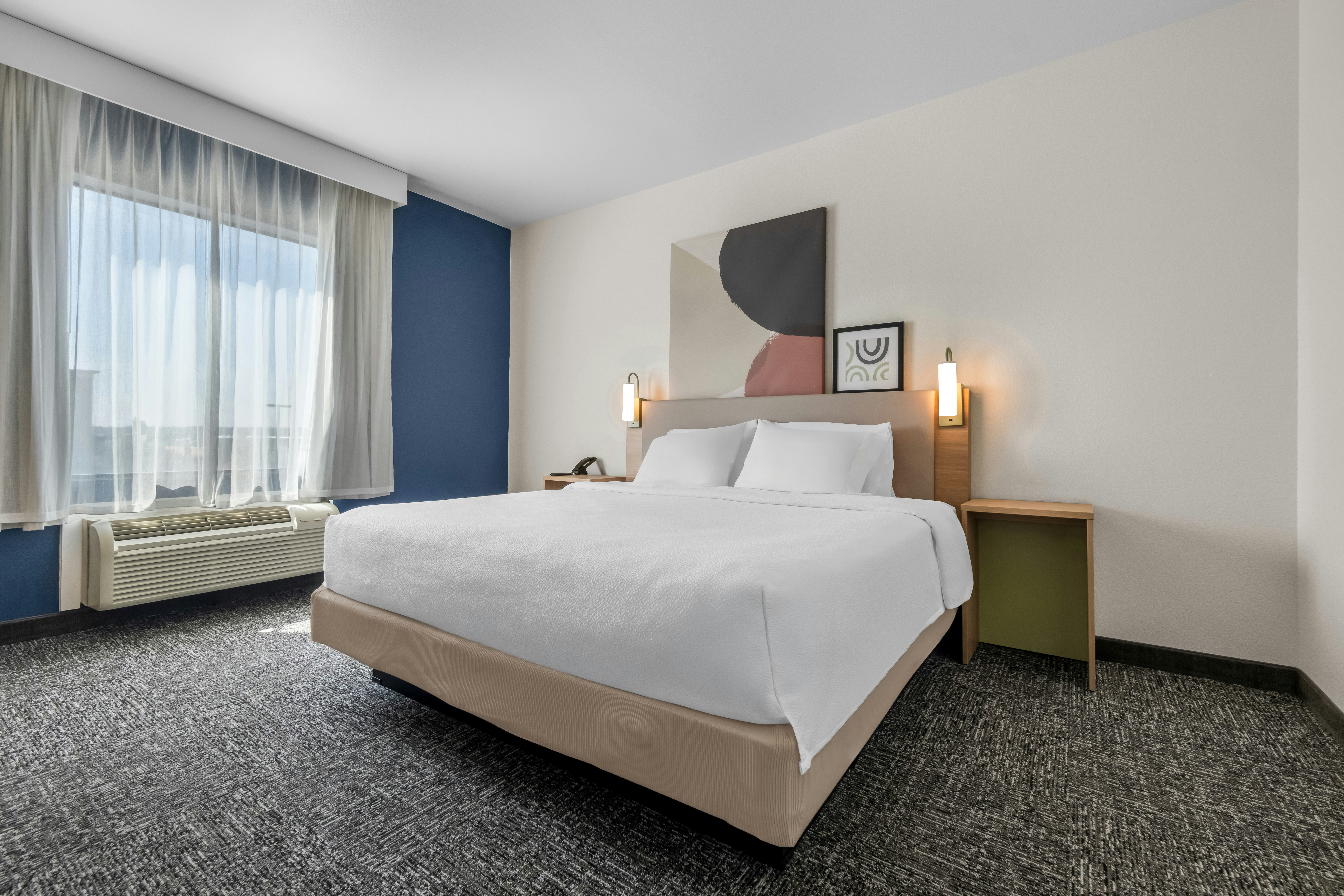 STUDIO, KING BED, 2 QUEEN BEDS