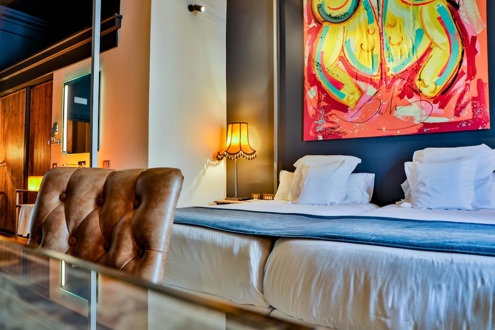 Hotel Lobby Room 26/67