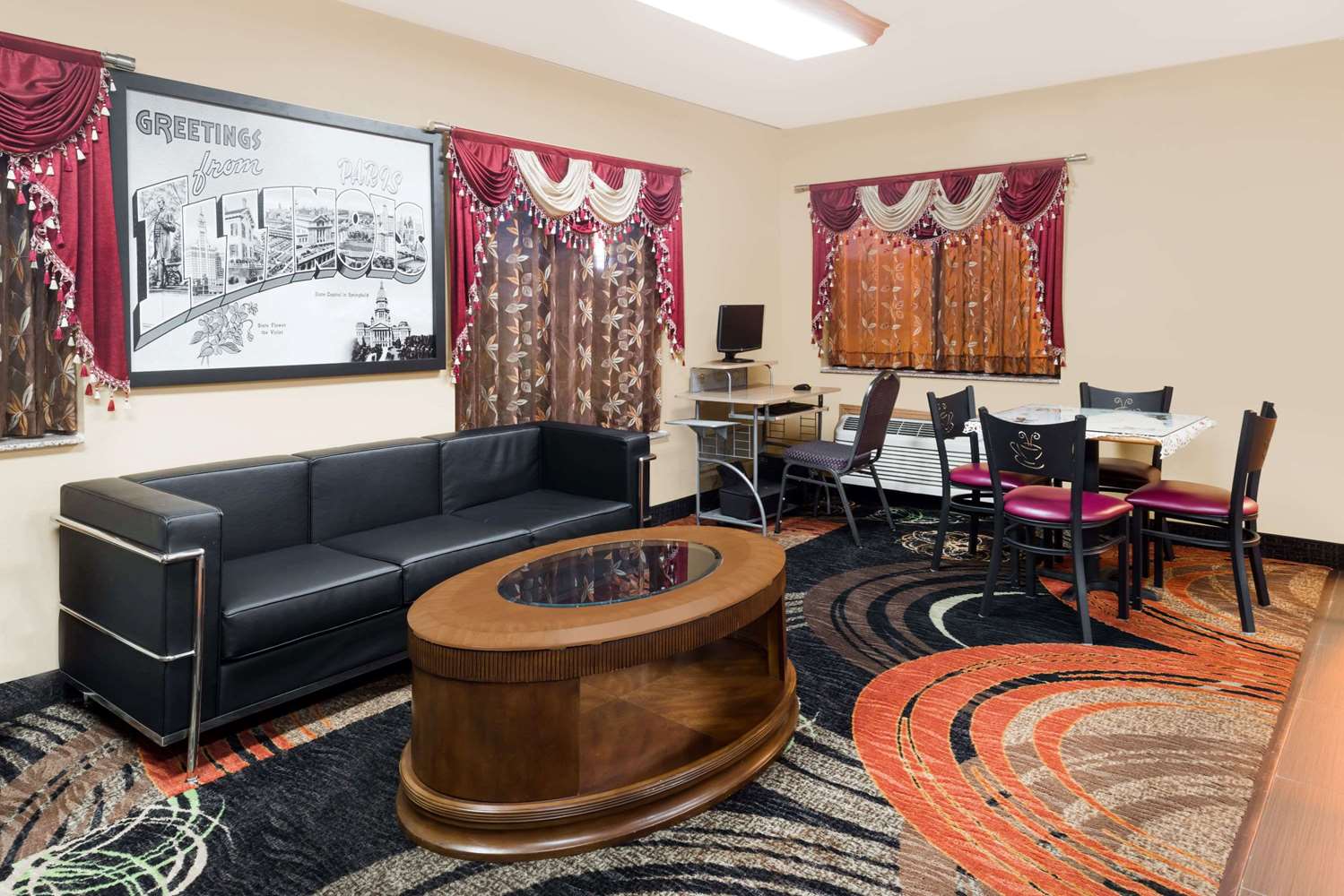 Super 8 by Wyndham Paris IL 10/17