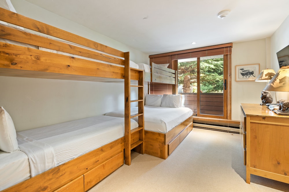 The Vail Spa Condominiums 12/76