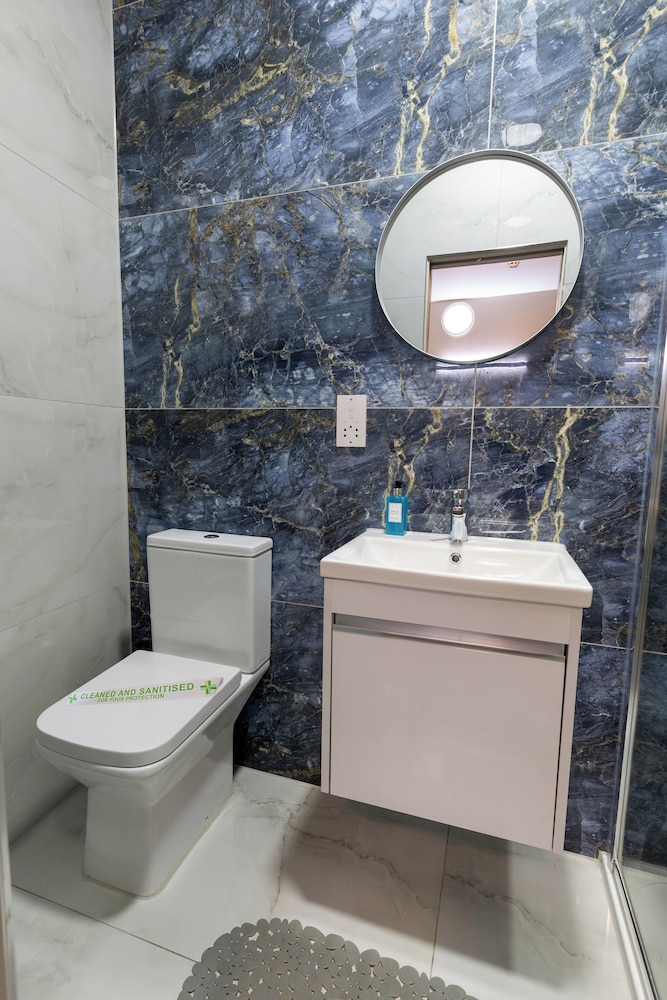 Paragraph Palmers Green - Tottenham Stadium 53/55