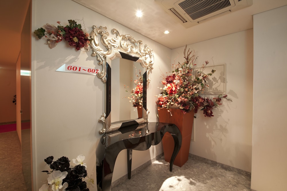 V Hotel - Adults Only 3/50