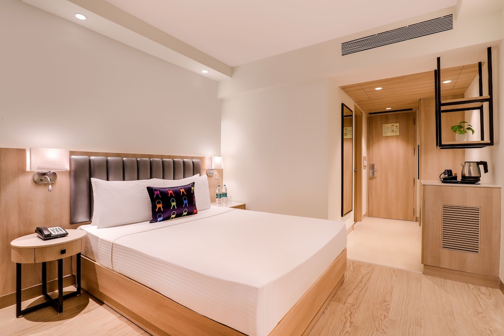 DELUXE, DOUBLE BED