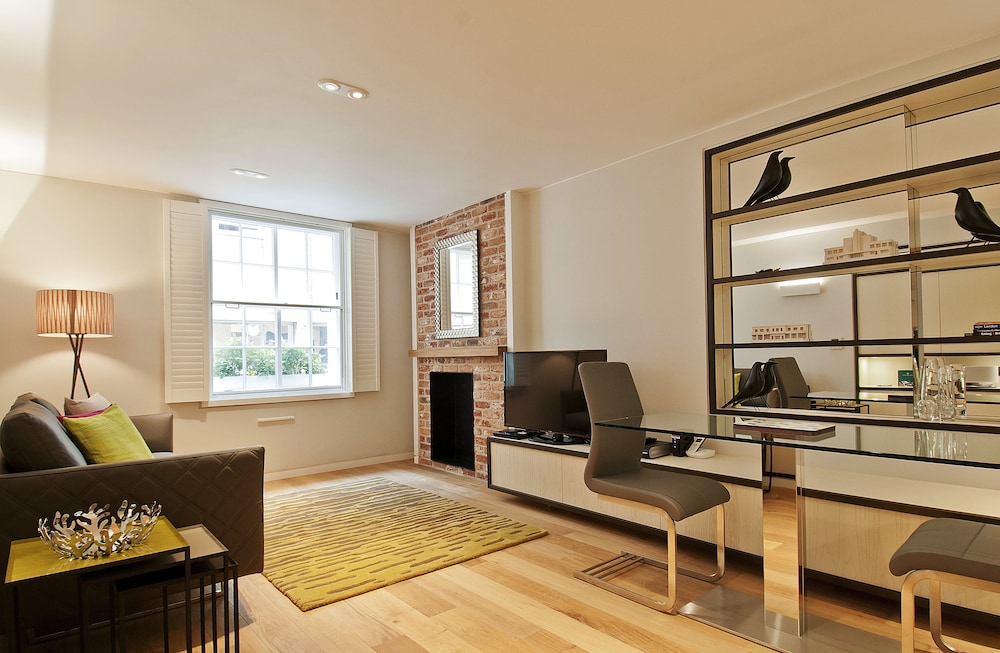 Superior St Christophers Place 13/27