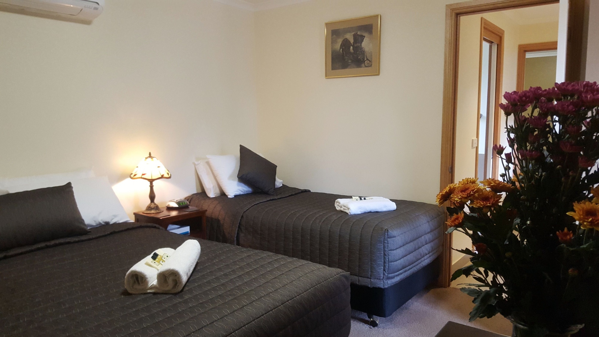Family, Cabin, 1 Queen and 3 Single Beds