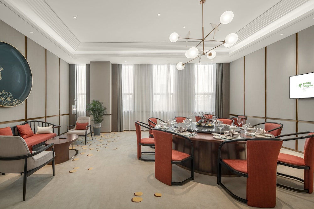 Holiday Inn Fuyang 60/75