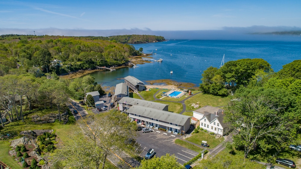Smuggler’s Cove Inn 38/50