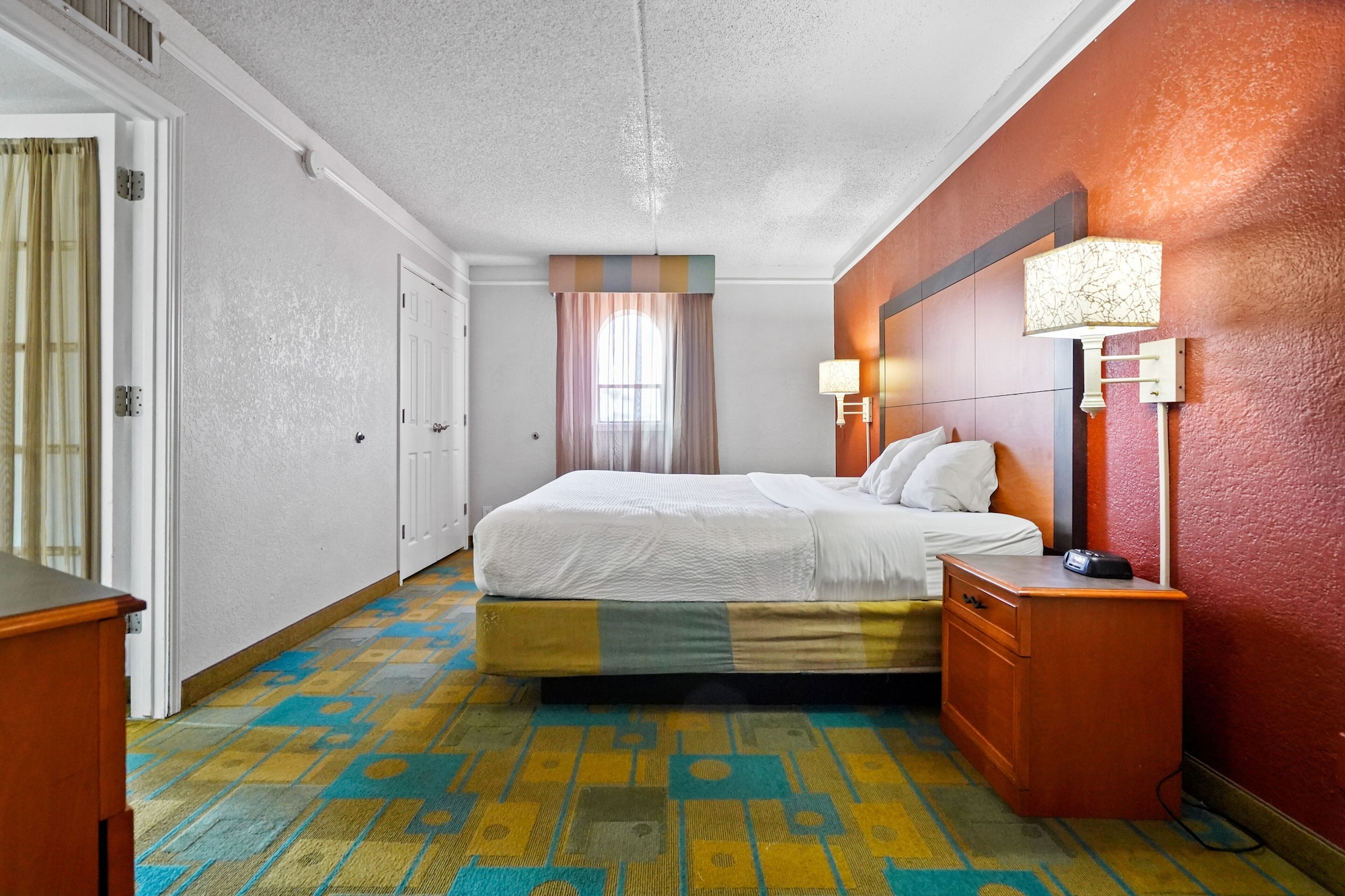 1 Bedroom, Suite, King Bed, La Quinta Inn by Wyndham Costa Mesa / Newport Beach 3/10