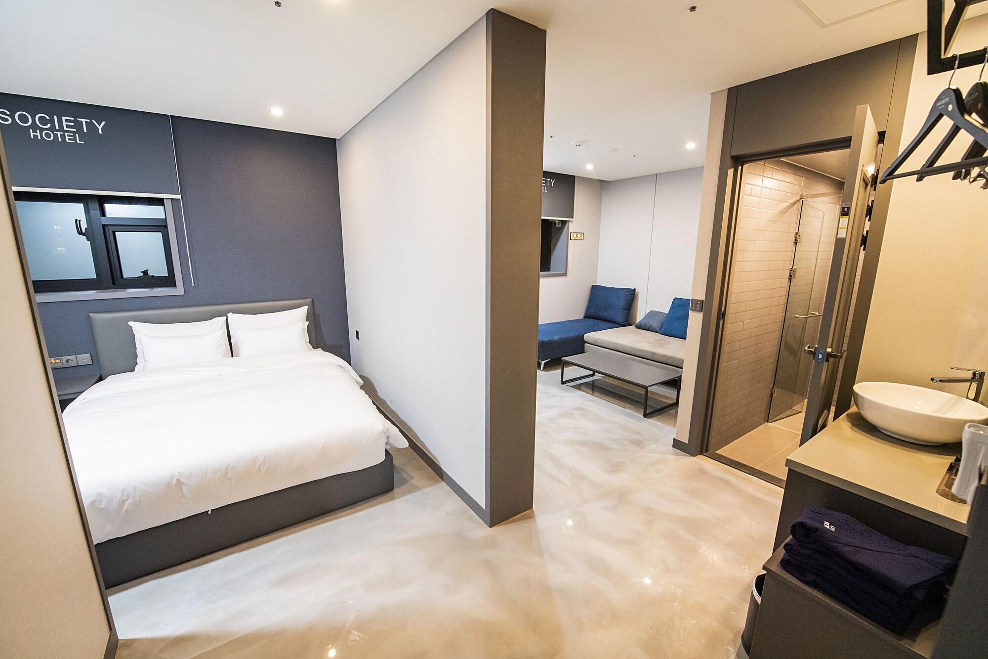 Hotel Society 19/54