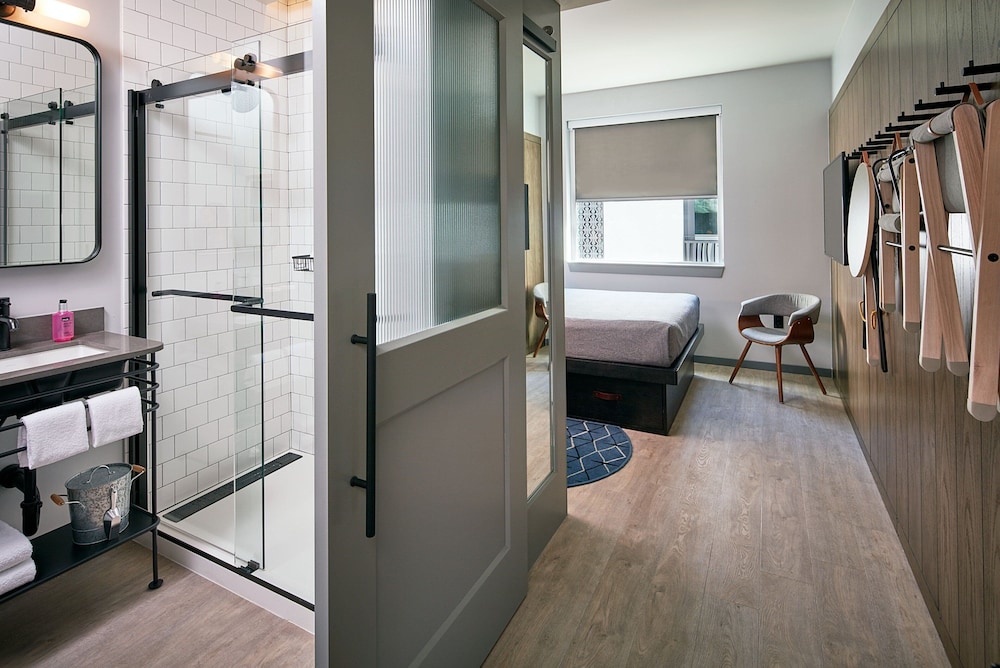Moxy By Marriott Denver Cherry Creek 13/53