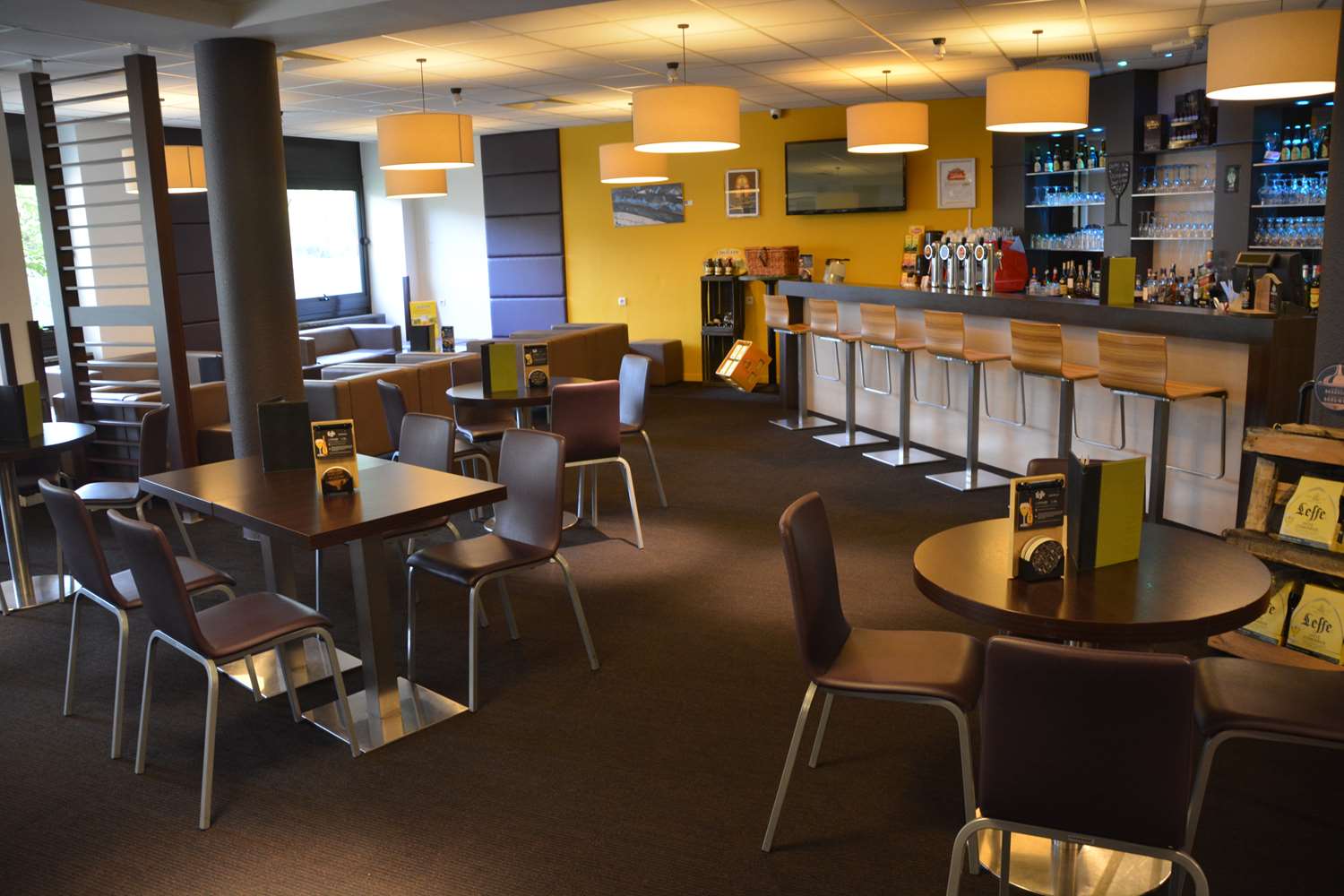 restaurant cafeteria