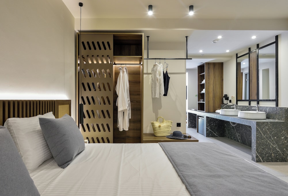 DELUXE, FAMILY, PRIVATE POOL