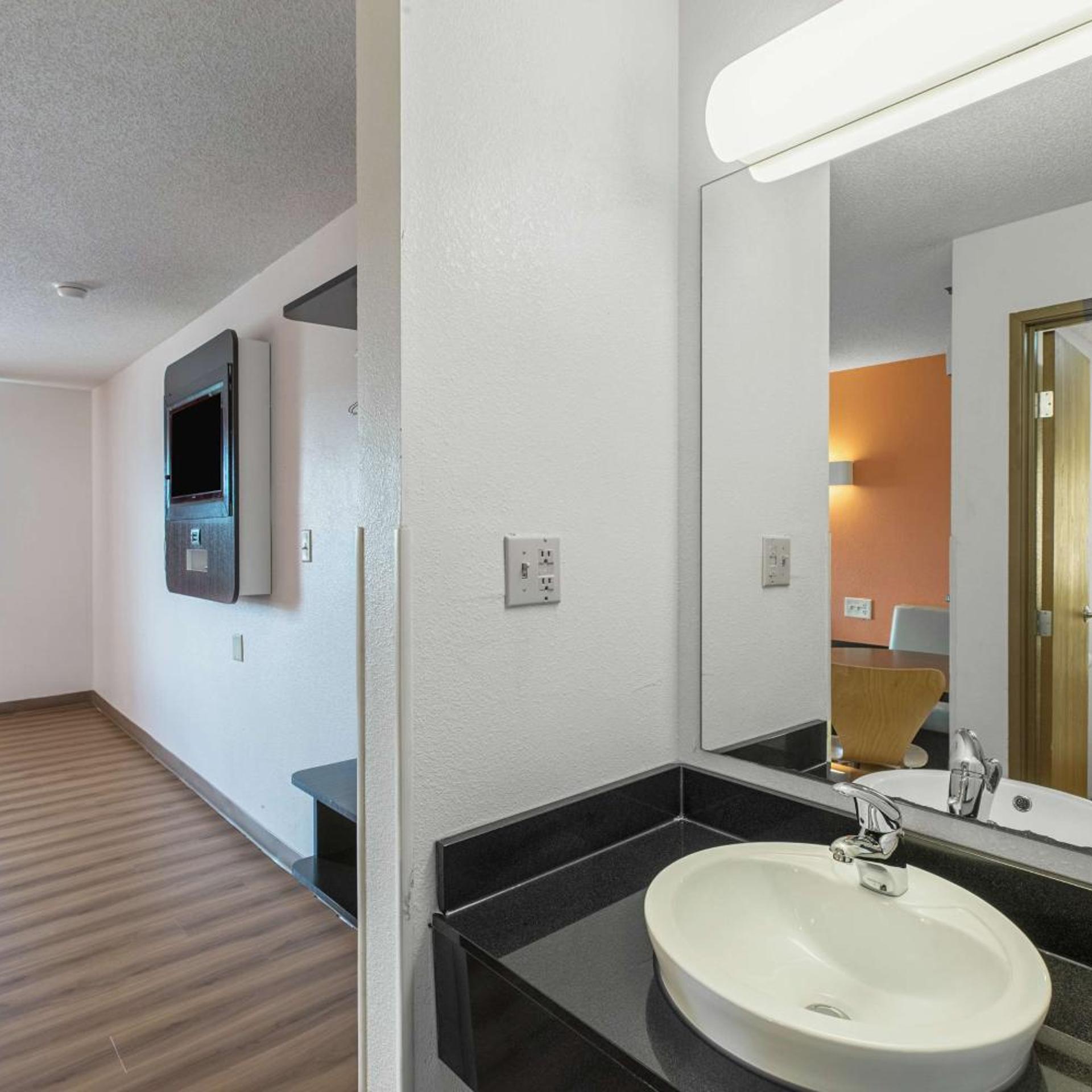 Motel6 Omaha, NE - Central 34/36