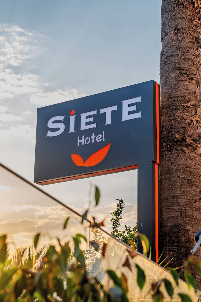 Siete Hotel 7/73