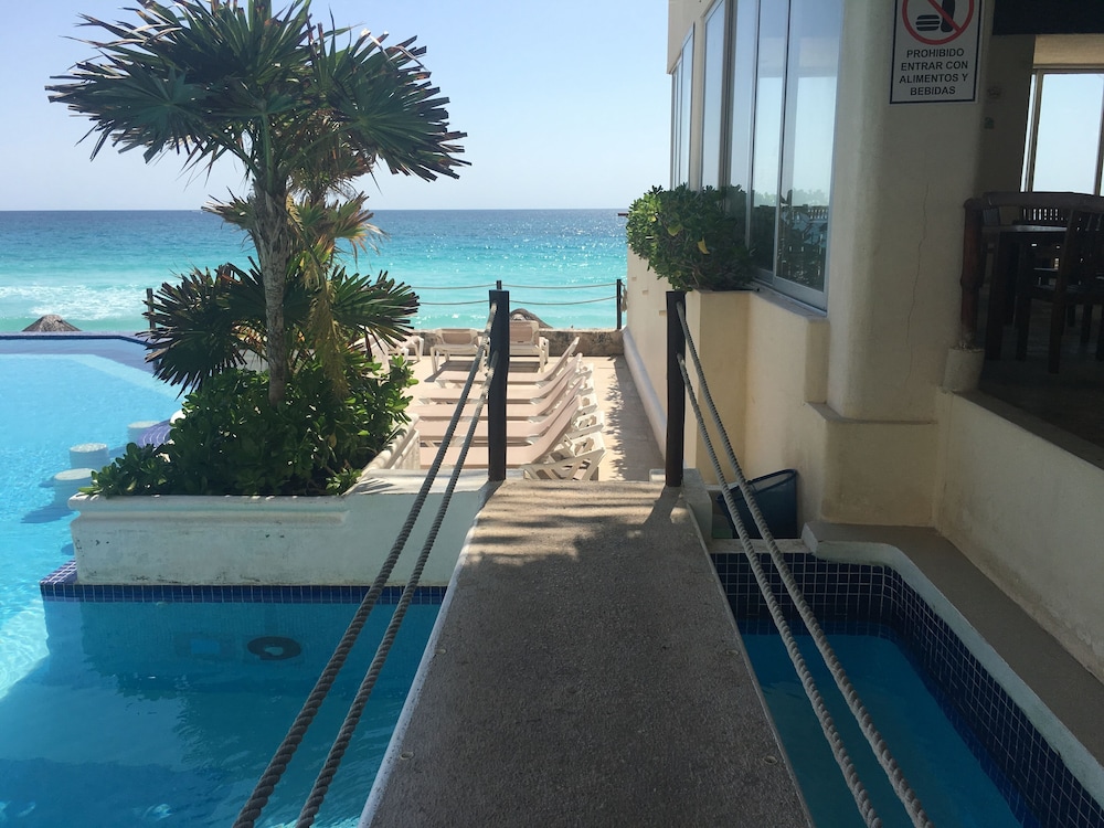 Cancun Plaza Condo 25/49