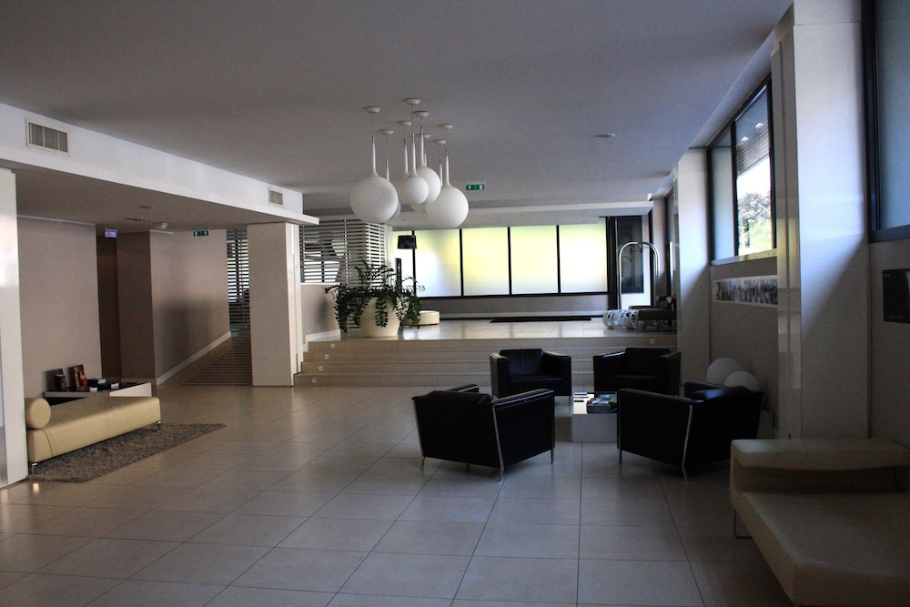 Lobby at iH Hotels Milano Watt 13, MILAN