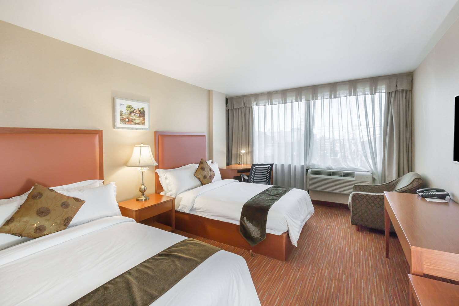 Ramada by Wyndham Flushing Queens 5/35