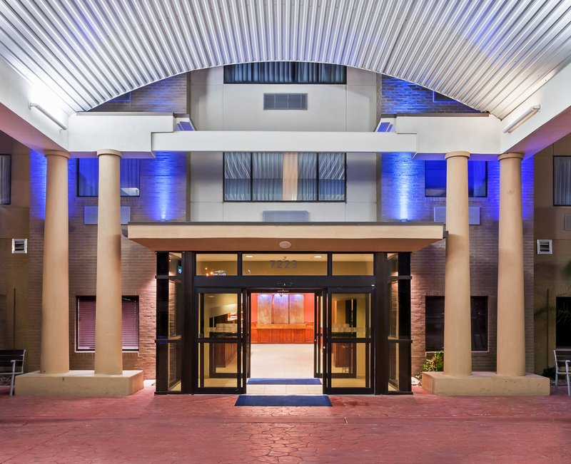 Holiday Inn Express Hotel And Suites Laredo Event Center Area 4/63