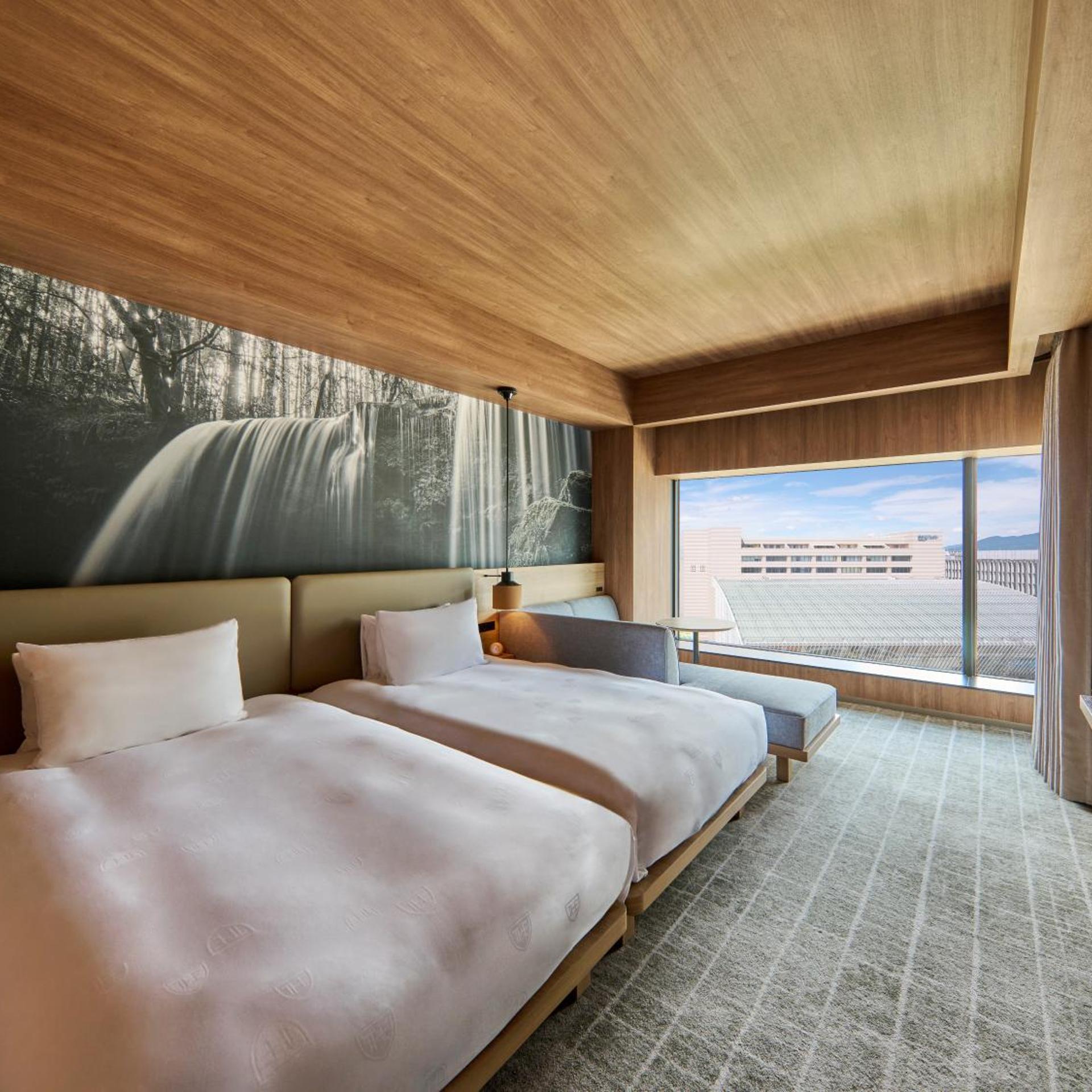 Room, Twin Beds, River View, Sky Floor, Corner