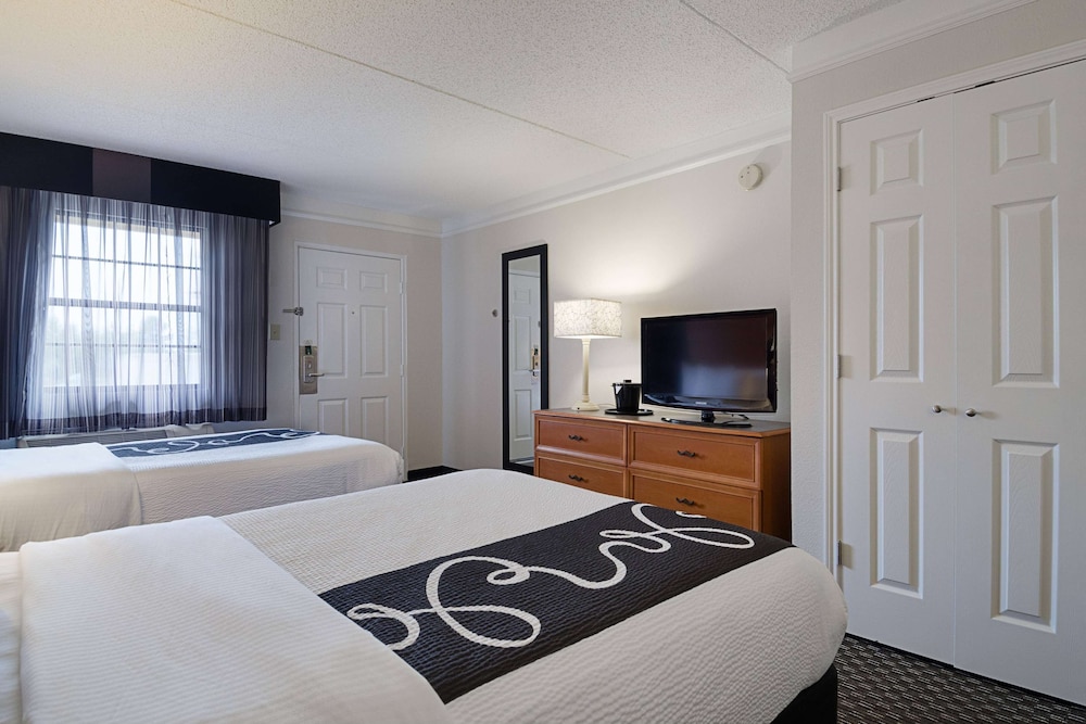 La Quinta Inn & Suites by Wyndham Myrtle Beach Broadway Area 25/54