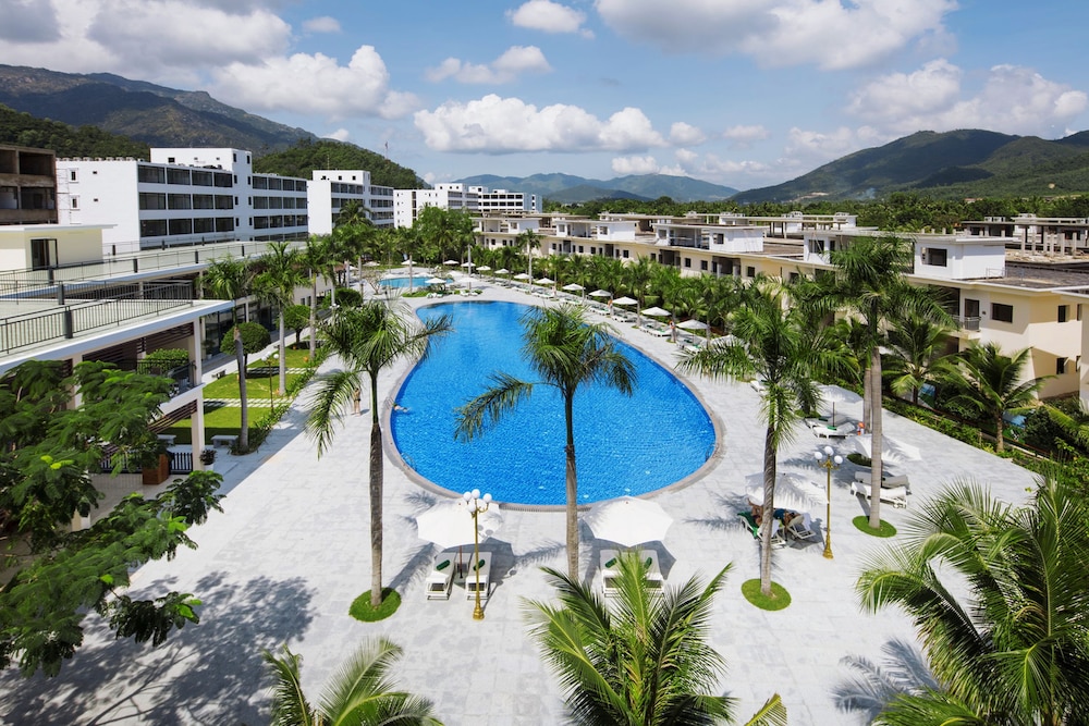 Diamond Bay Condotel Resort Nha Trang 75/77
