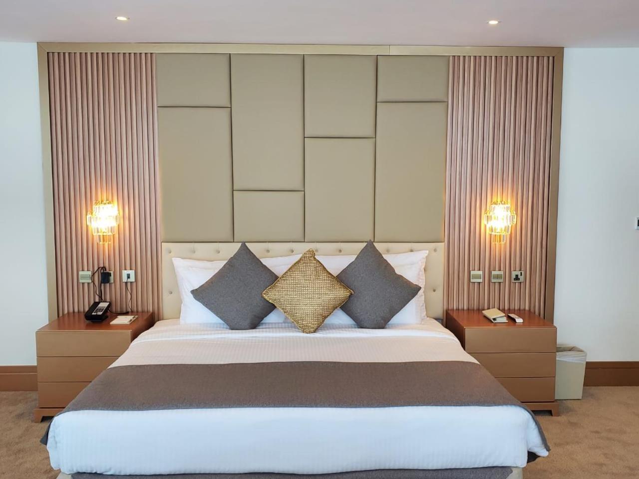 Al Bahar, Suite