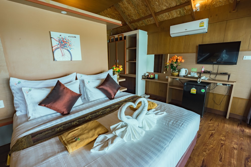 Chareena Hill Beach Resort 15/70