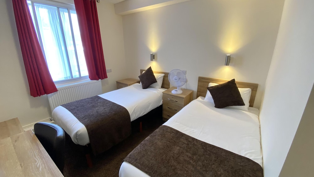 Russ Hill Hotel Gatwick 22/62