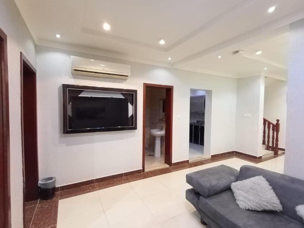 Celine Al Motamaiza Furnished Apartment 8/11