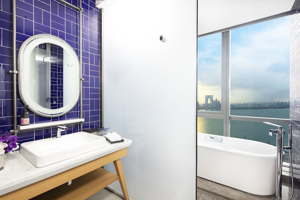 Magnificent, Suite, King Bed، M Social Hotel Suzhou 3/4