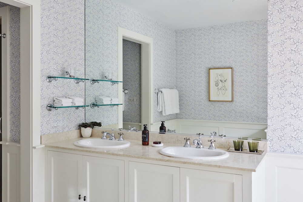Mayflower Inn & Spa, Auberge Resorts Collection 68/70