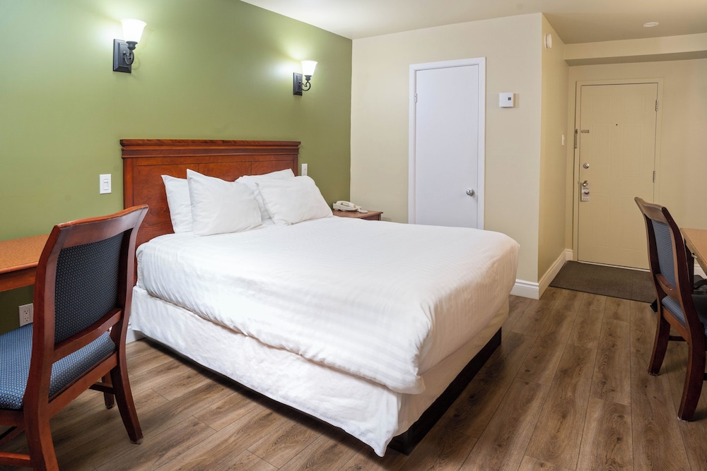 Hotel Marineau Mattawin 4/30