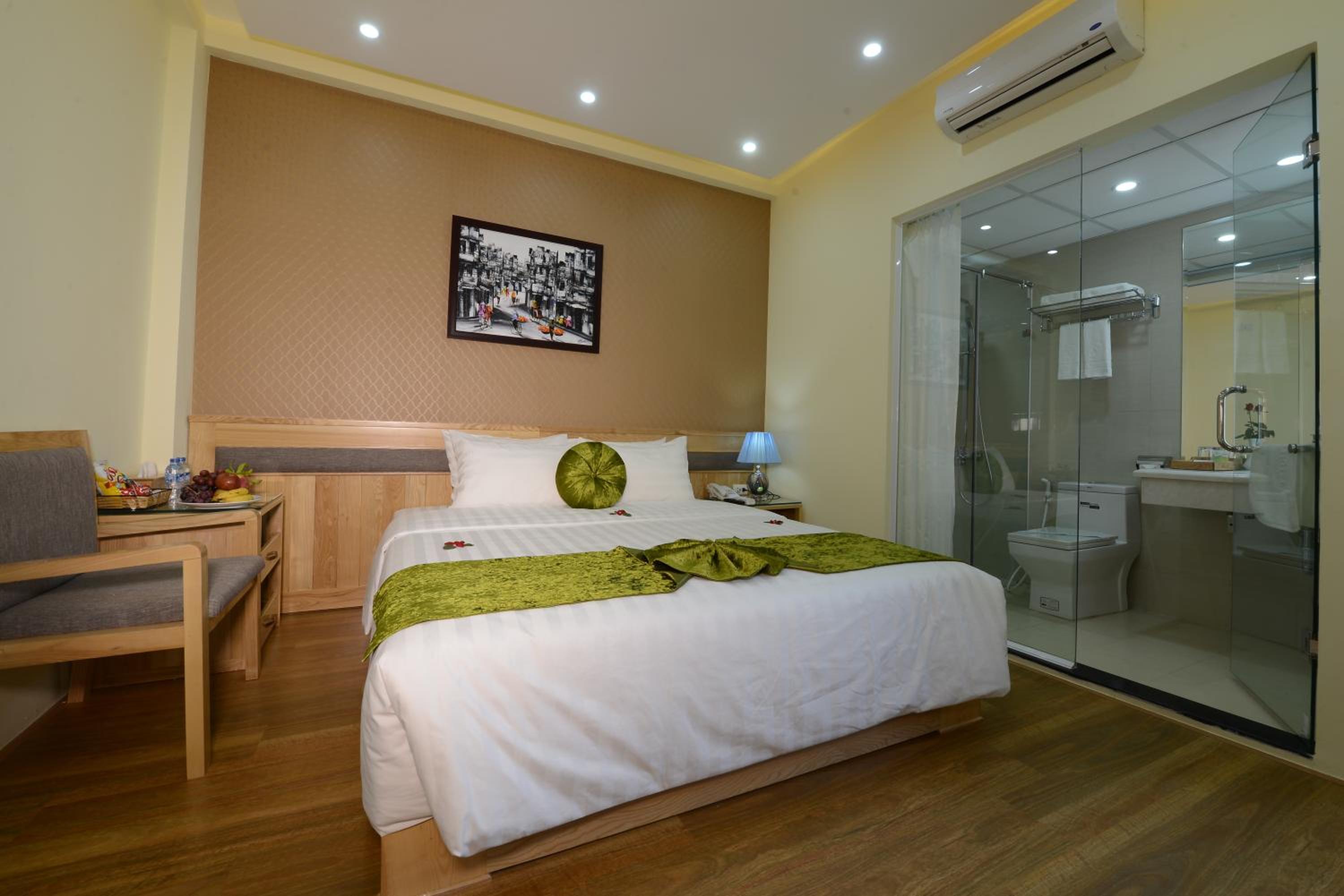 Deluxe, King Bed