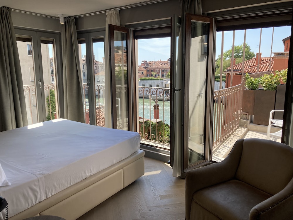 Hotel Dei Dragomanni 9/50