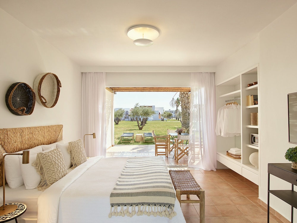House, 1 King and 1 Single Beds, Large