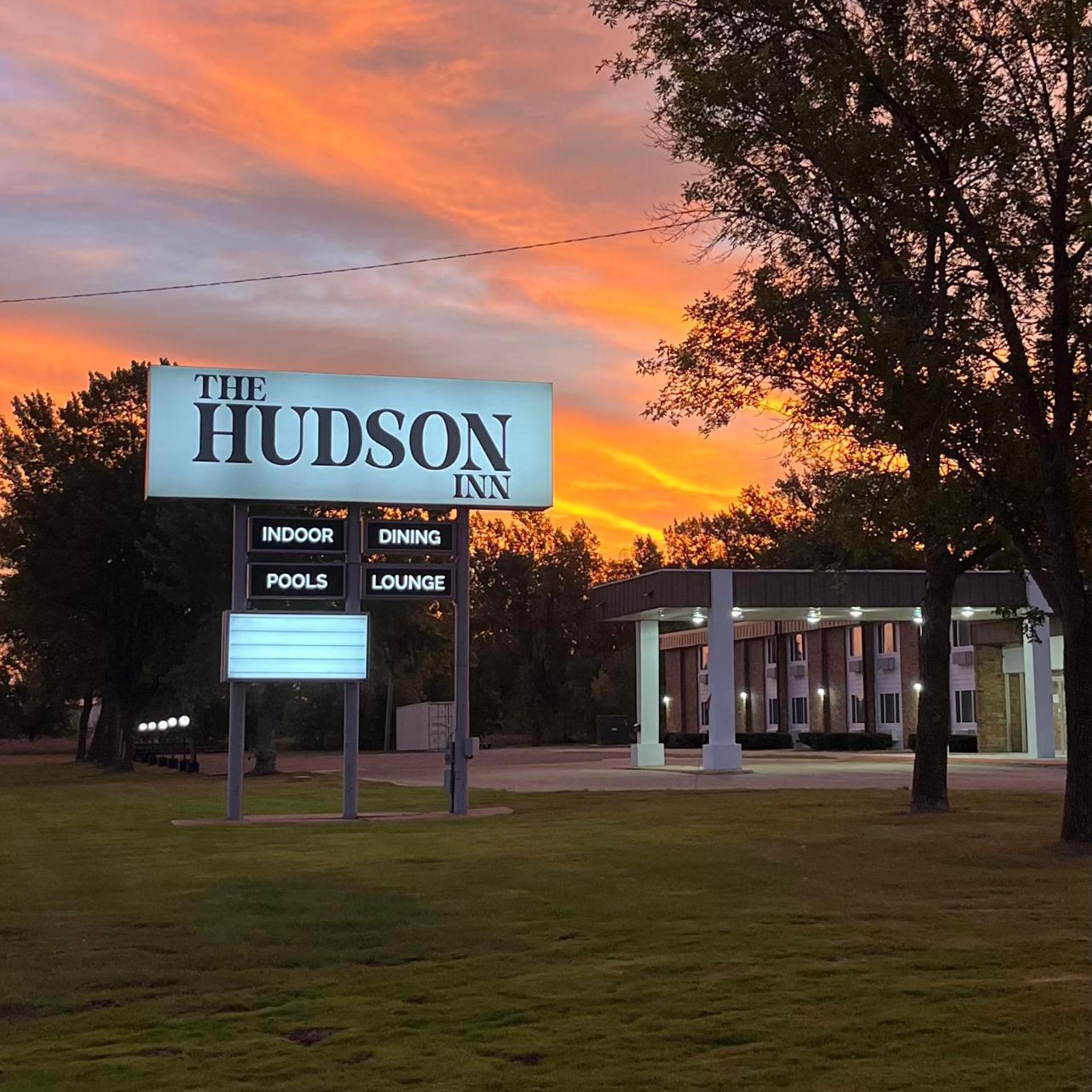 The Hudson Inn 24/27