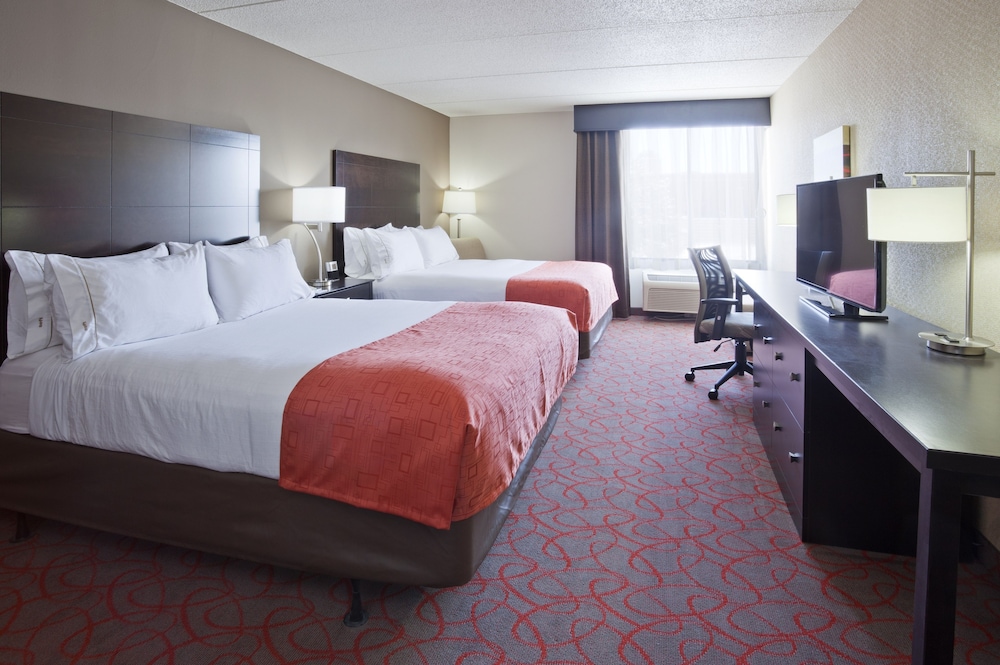 Holiday Inn Express Hotel &amp; Suites BLOOMINGTON WEST 13/52