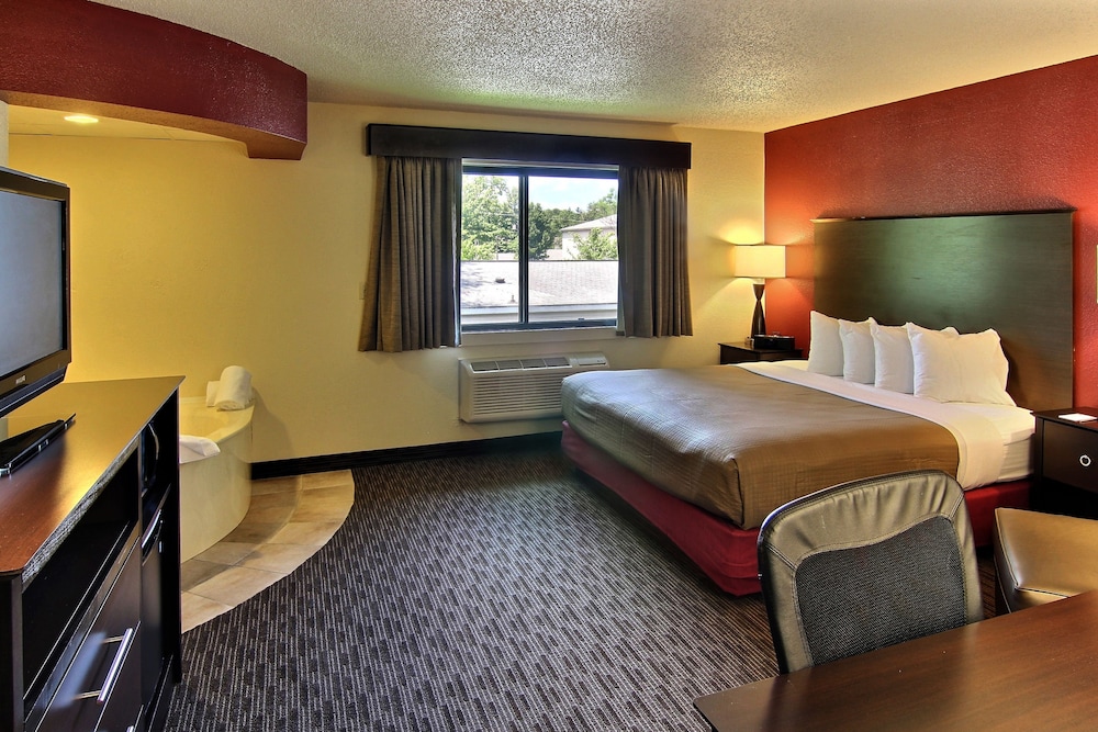 Blossom Hotel & Suites Traverse City 14/64