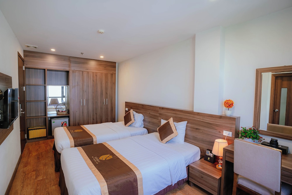 Rosarian Hotel 12/40