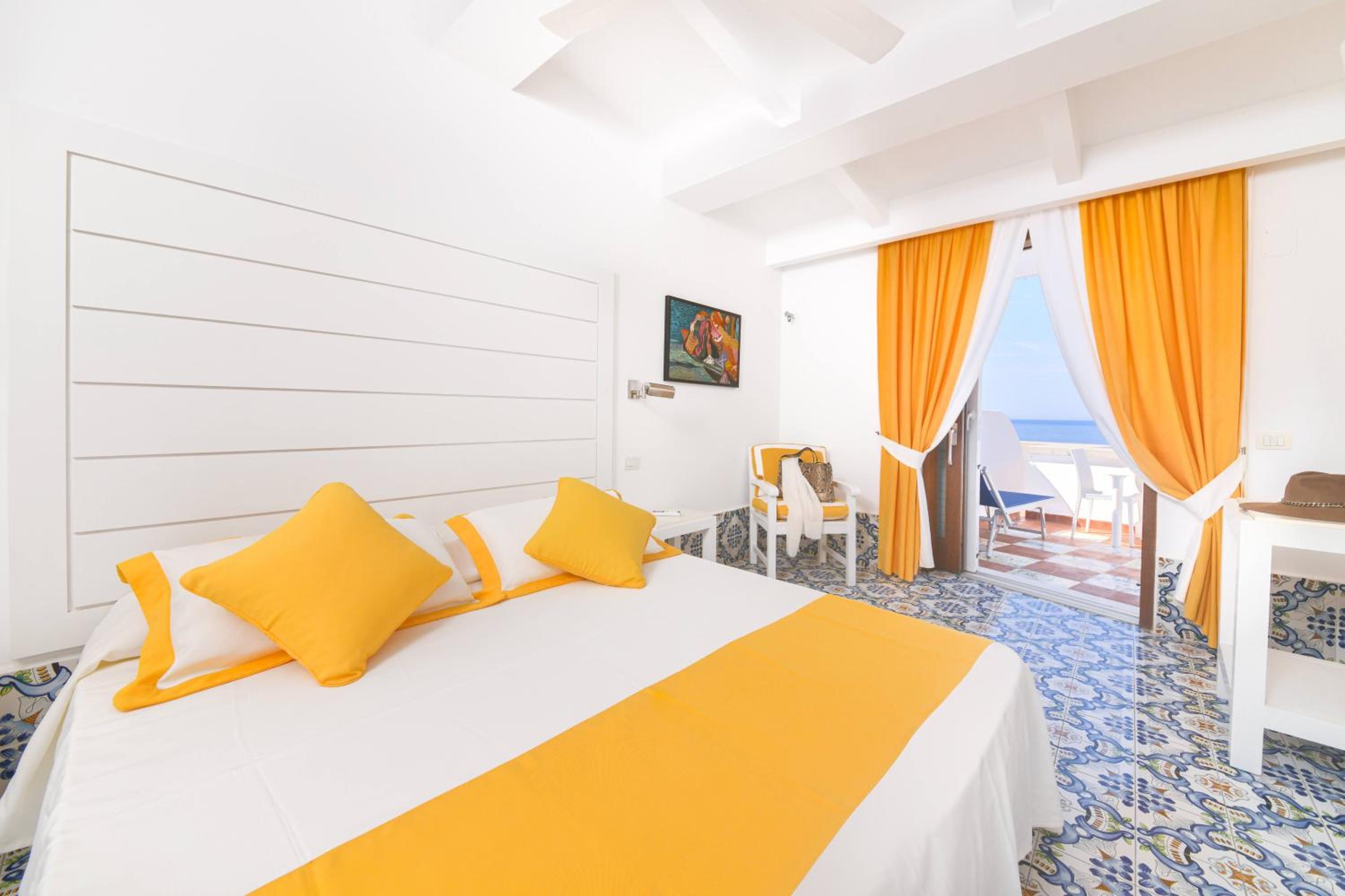 Deluxe, Double or Twin Bed