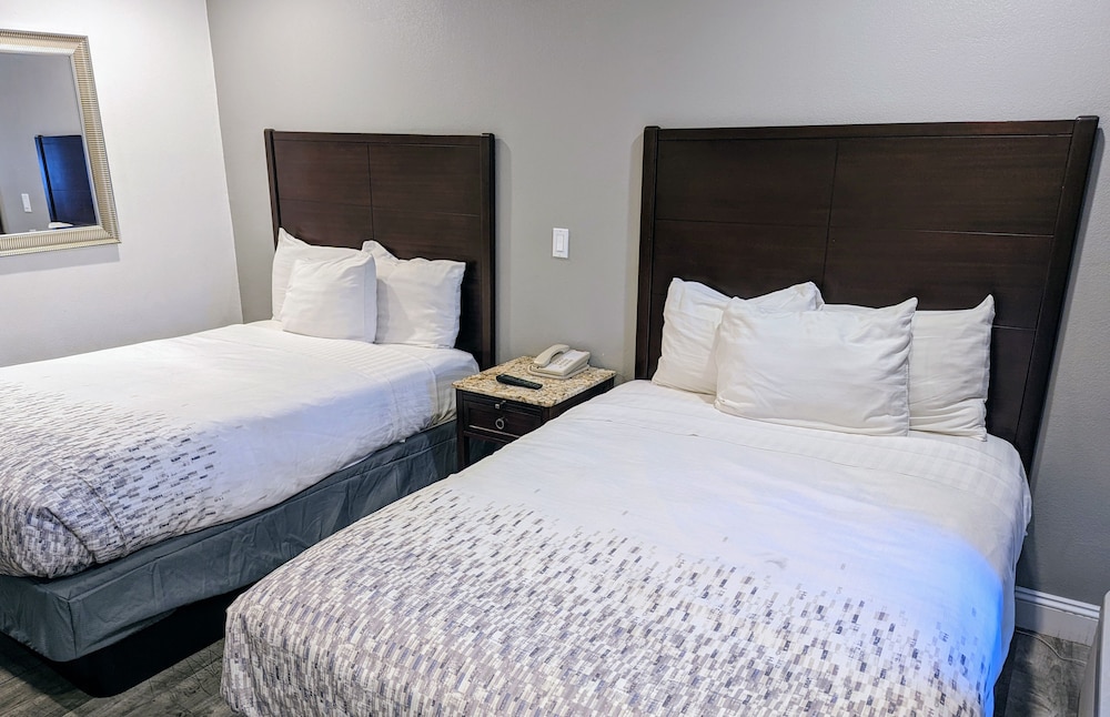 Deluxe Inn 24/50