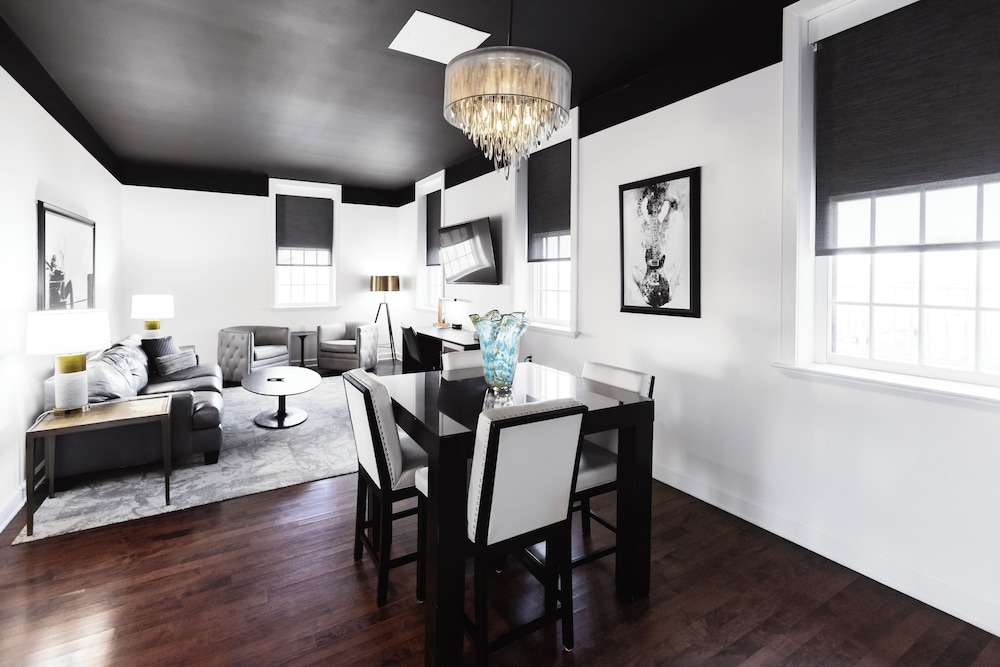 The Delafield Hotel 33/50