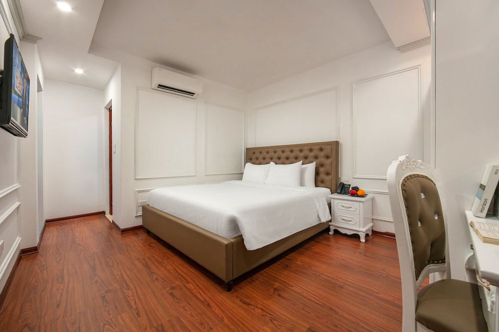 Mia Hotel 12/39