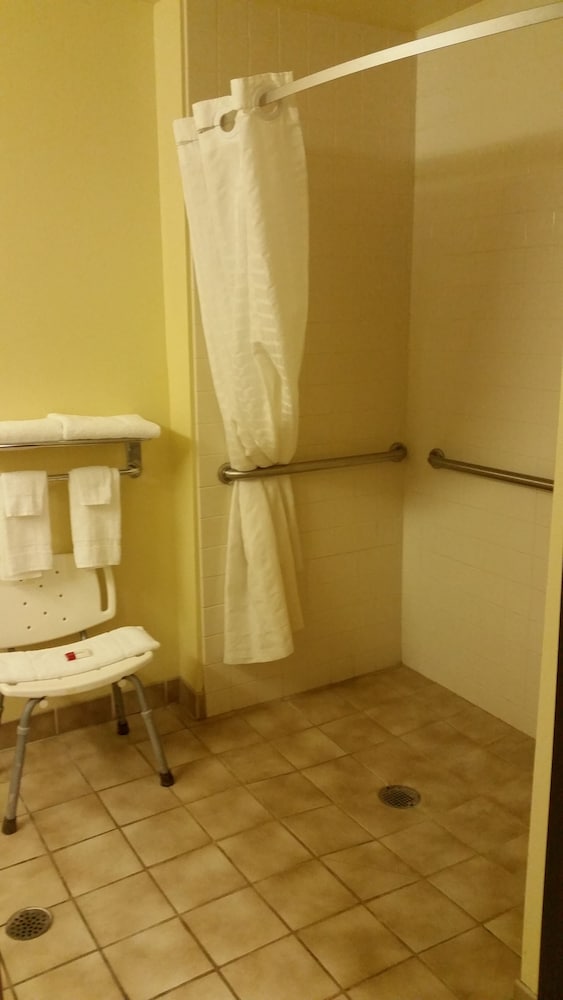 Super 8 by Wyndham Wheeling/Saint Clairsville OH Area 23/36