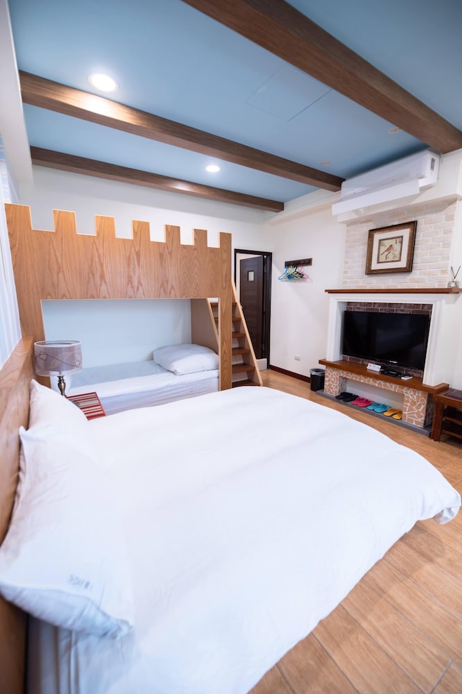 FAMILY, QUADRUPLE, MULTIPLE BEDS