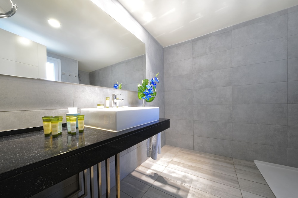 Aqua Suites Hotel Boutique 25/26